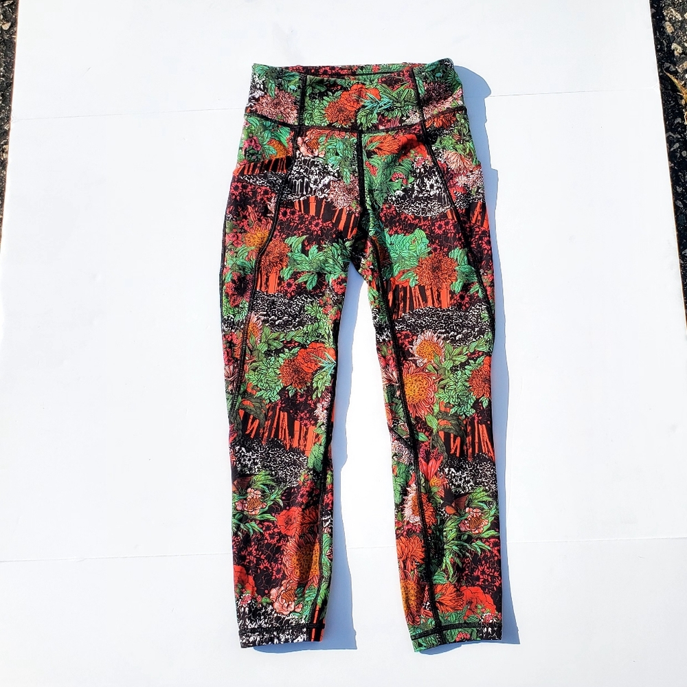Lululemon Time To Sweat Crops in Zen Garden Multi 23" Inseam. Size 4